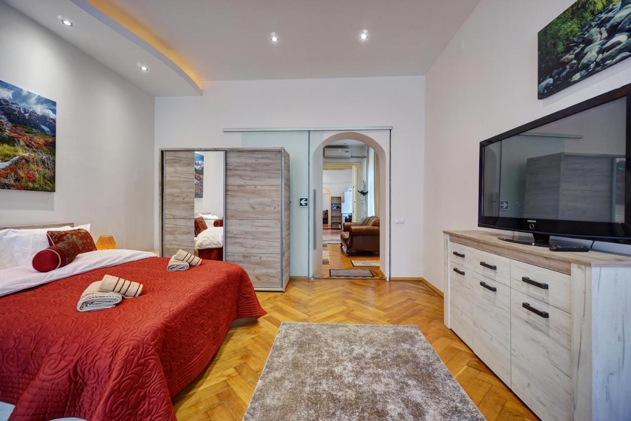 Casa De Vis, Brasov Old City Centre Apartment ภายนอก รูปภาพ
