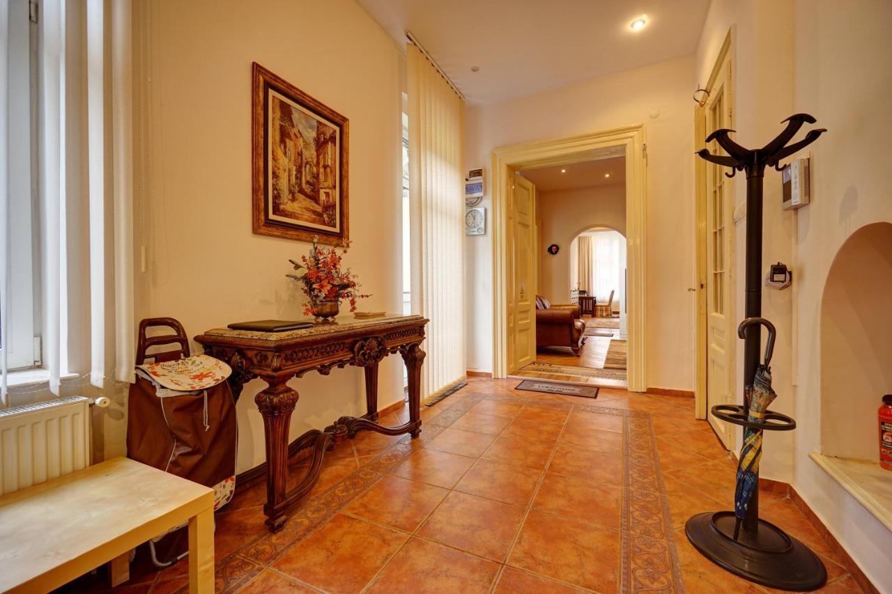 Casa De Vis, Brasov Old City Centre Apartment ภายนอก รูปภาพ