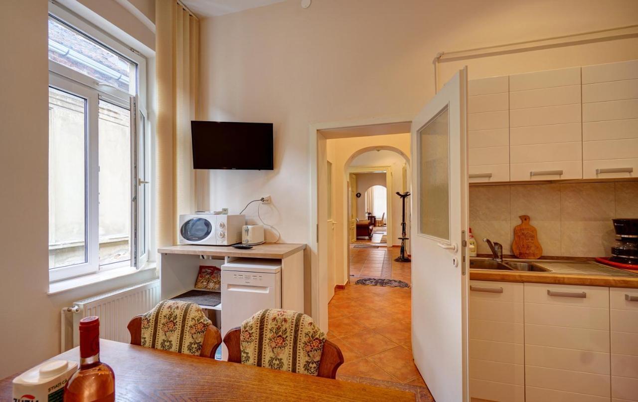Casa De Vis, Brasov Old City Centre Apartment ภายนอก รูปภาพ