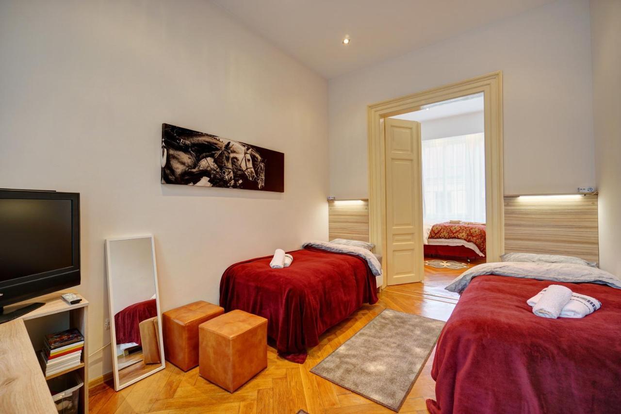 Casa De Vis, Brasov Old City Centre Apartment ภายนอก รูปภาพ