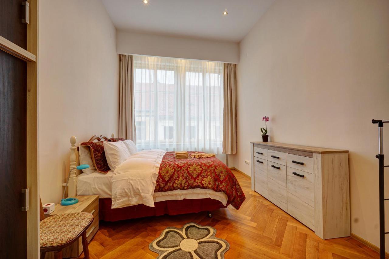Casa De Vis, Brasov Old City Centre Apartment ภายนอก รูปภาพ