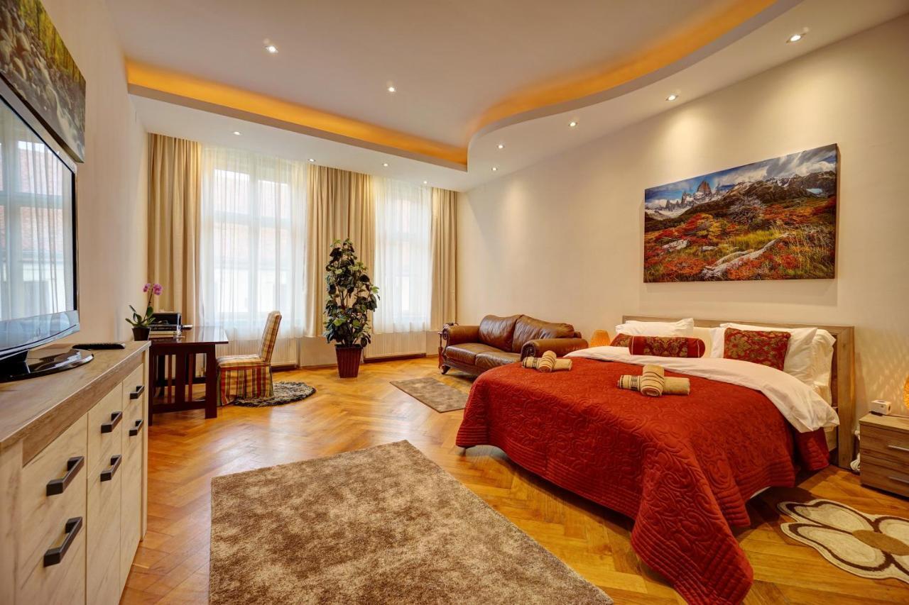Casa De Vis, Brasov Old City Centre Apartment ภายนอก รูปภาพ