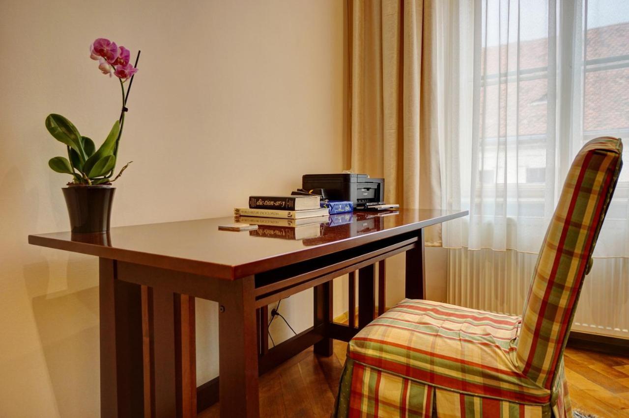 Casa De Vis, Brasov Old City Centre Apartment ภายนอก รูปภาพ